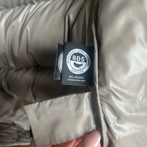 Aritzia Super Puff High Gloss 2XS - Picture 9 of 16